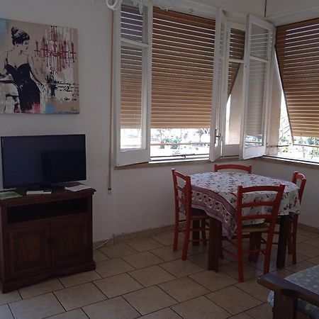 Holiday House Maurizio Формія Екстер'єр фото
